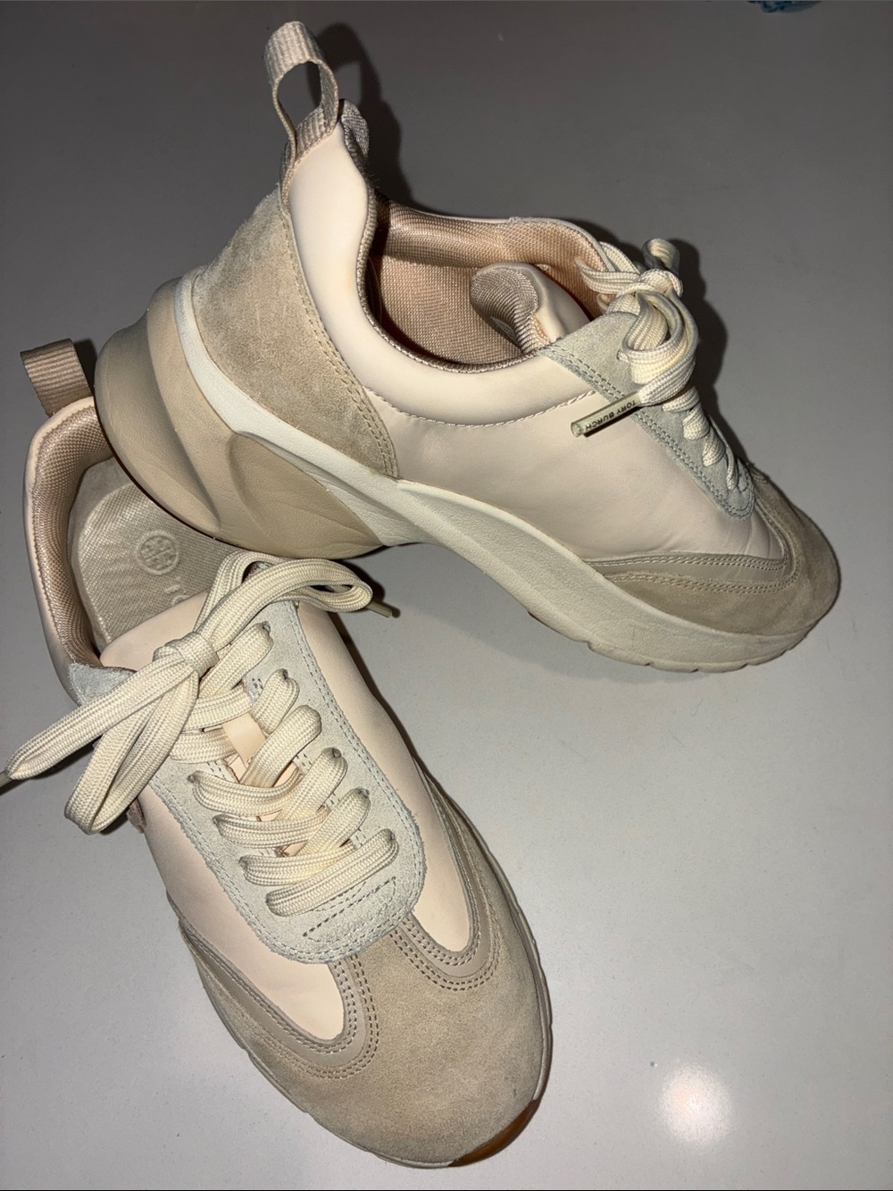 TORY BURCH (EUC) Women’s Like New Cream & Beige Chunky Trainer Sneakers, Size 8M - Picture 2 of 11